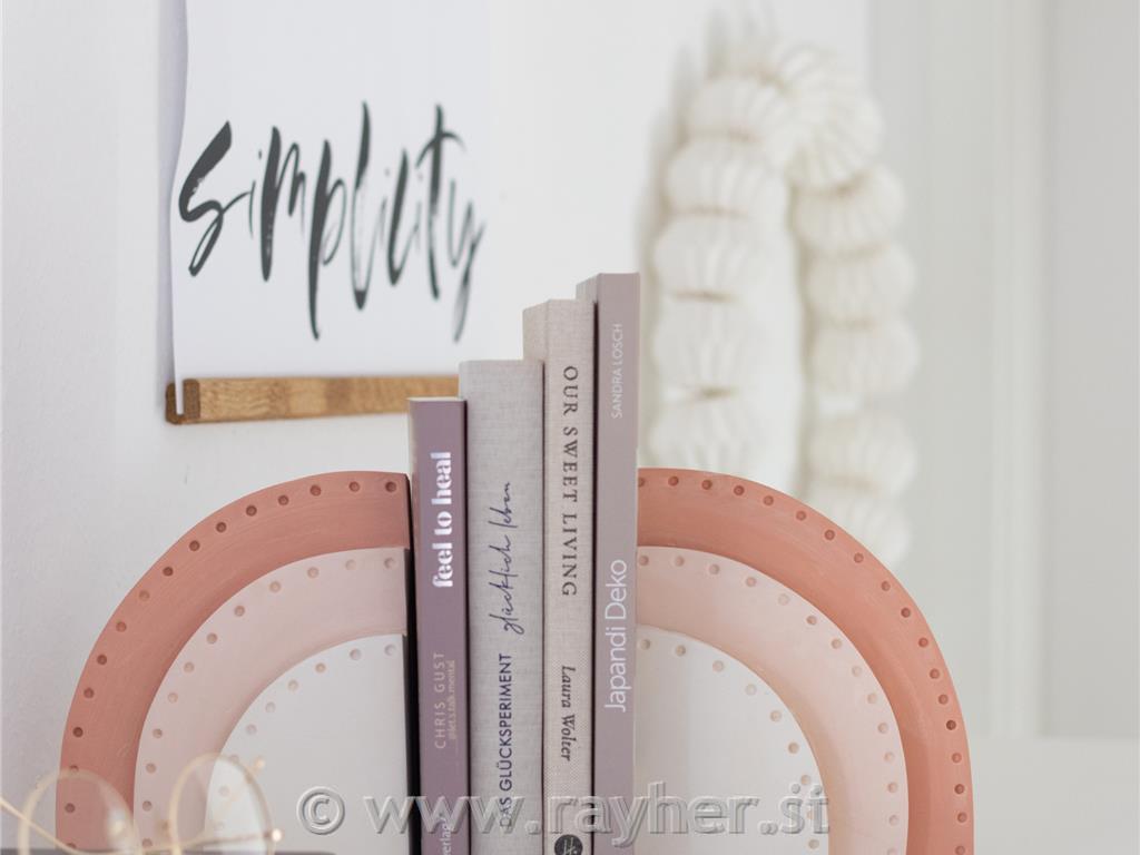 KNJIŽNI NOSILCI V OBLIKI MAVRICE