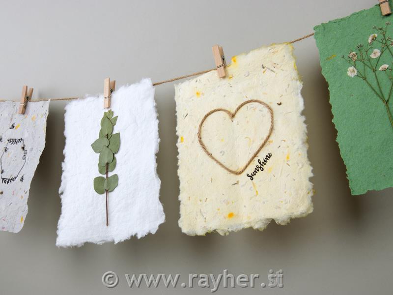 GIRLANDA IZ ROČNO IZDELANEGA PAPIRJA