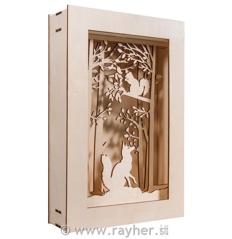 Lesena sestavljanka v okvirju 3D, V gozdu