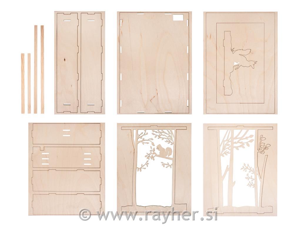 Lesena sestavljanka v okvirju 3D, V gozdu