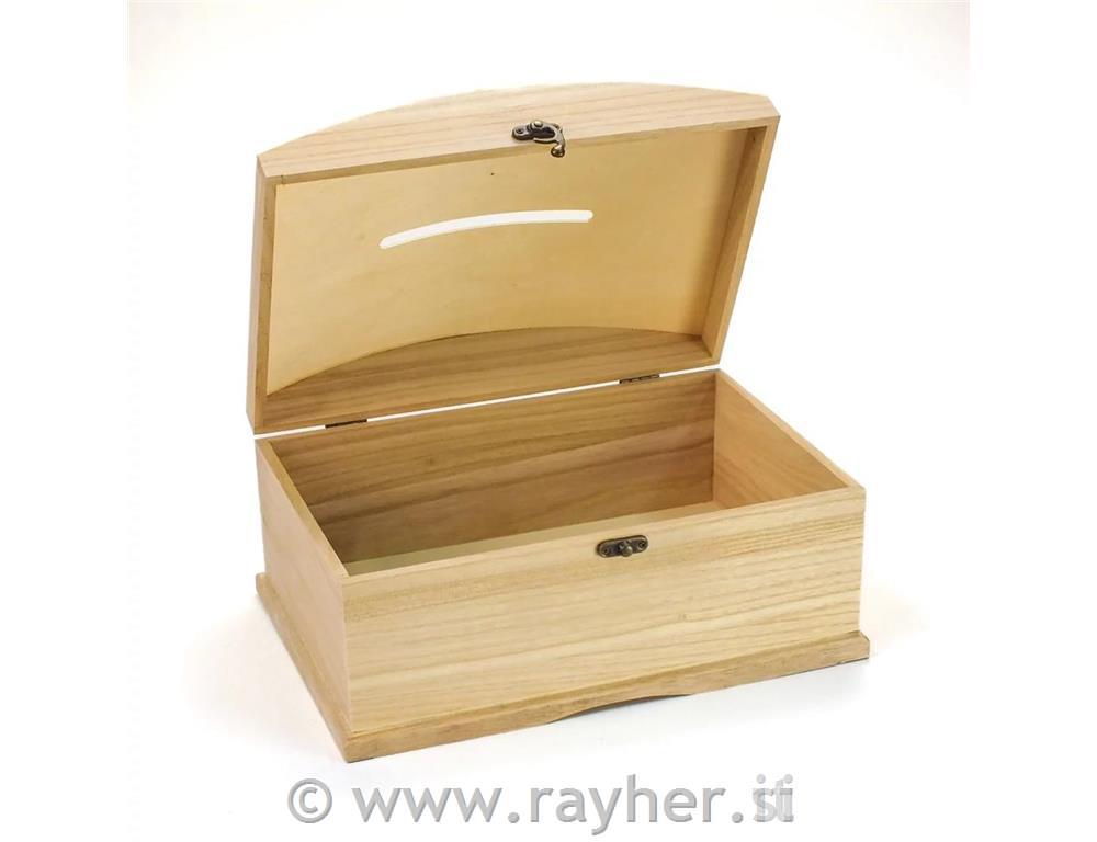 Lesena skrinja z zarezo