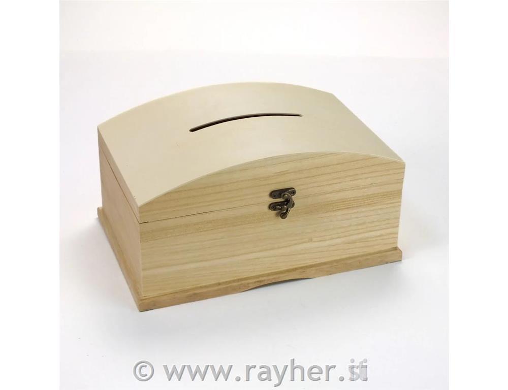 Lesena skrinja z zarezo