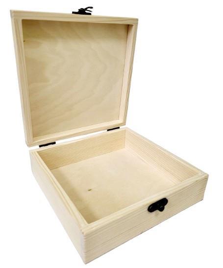 Lesena škatlica z zapiralom 17X17cm