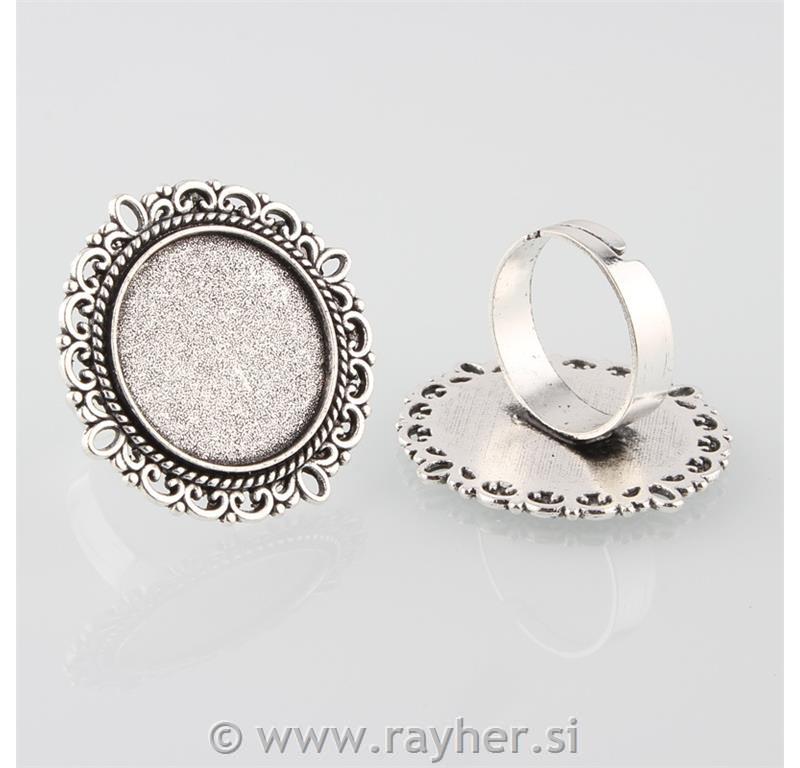 PRSTAN S PLOŠČICO, ANTIK SREBRNE BARVE,