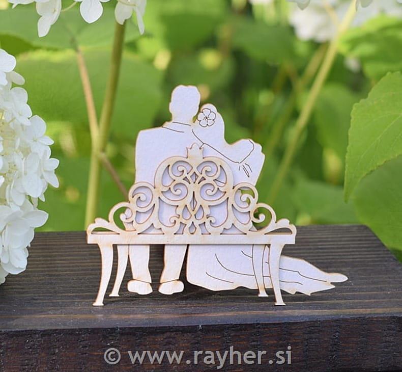 IZREZ IZ LEPENKE,MLADOPOROČENCA NA KLOPI