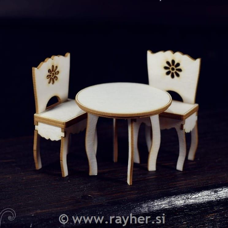 IZREZ IZ LEPENKE, 3D,MIZA IN DVA STOLA