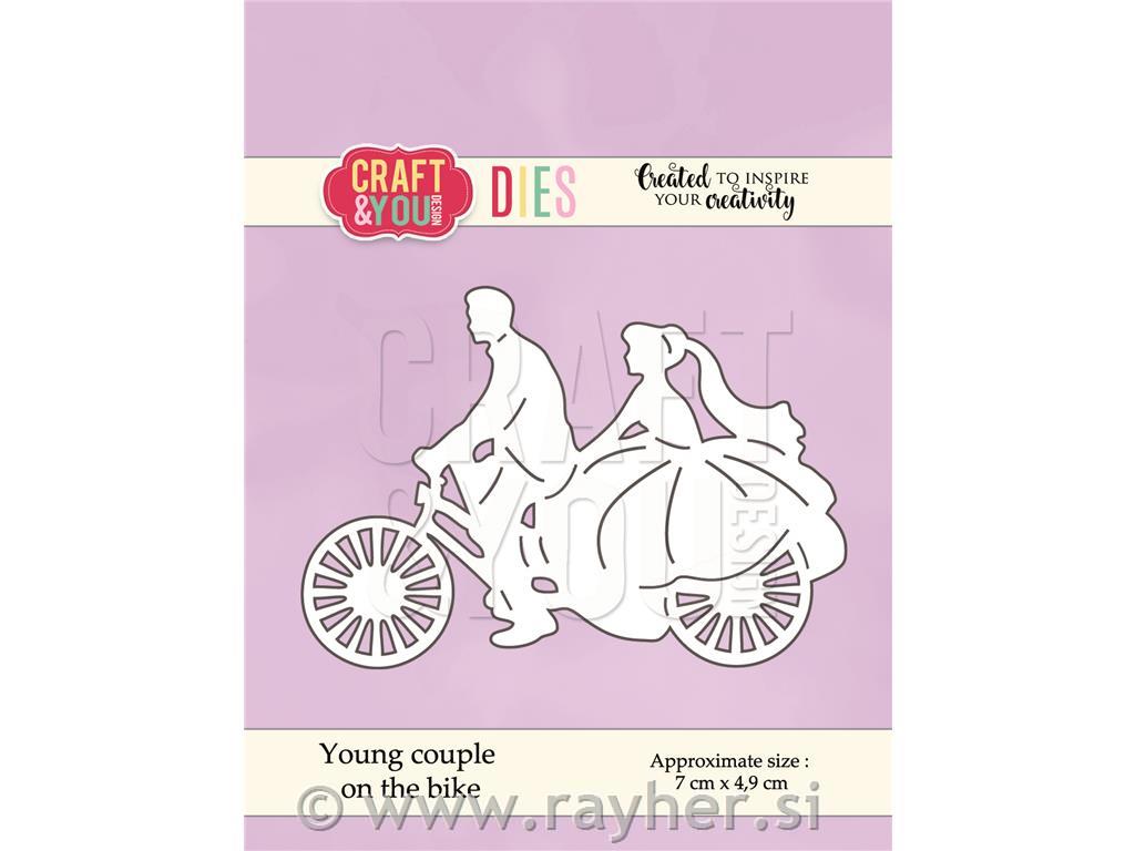 Rezalna šablona C&Y, Poročni par na motorju