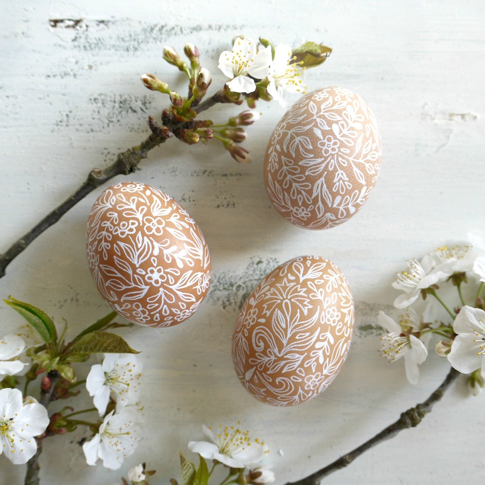 VELIKONOČNA JAJCA POSLIKANA Z AKRILNIMI TUŠI
