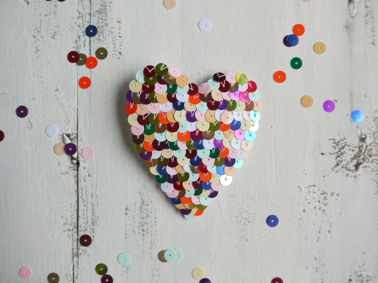 BROŠKA - LESKETAJOČI SRČEK