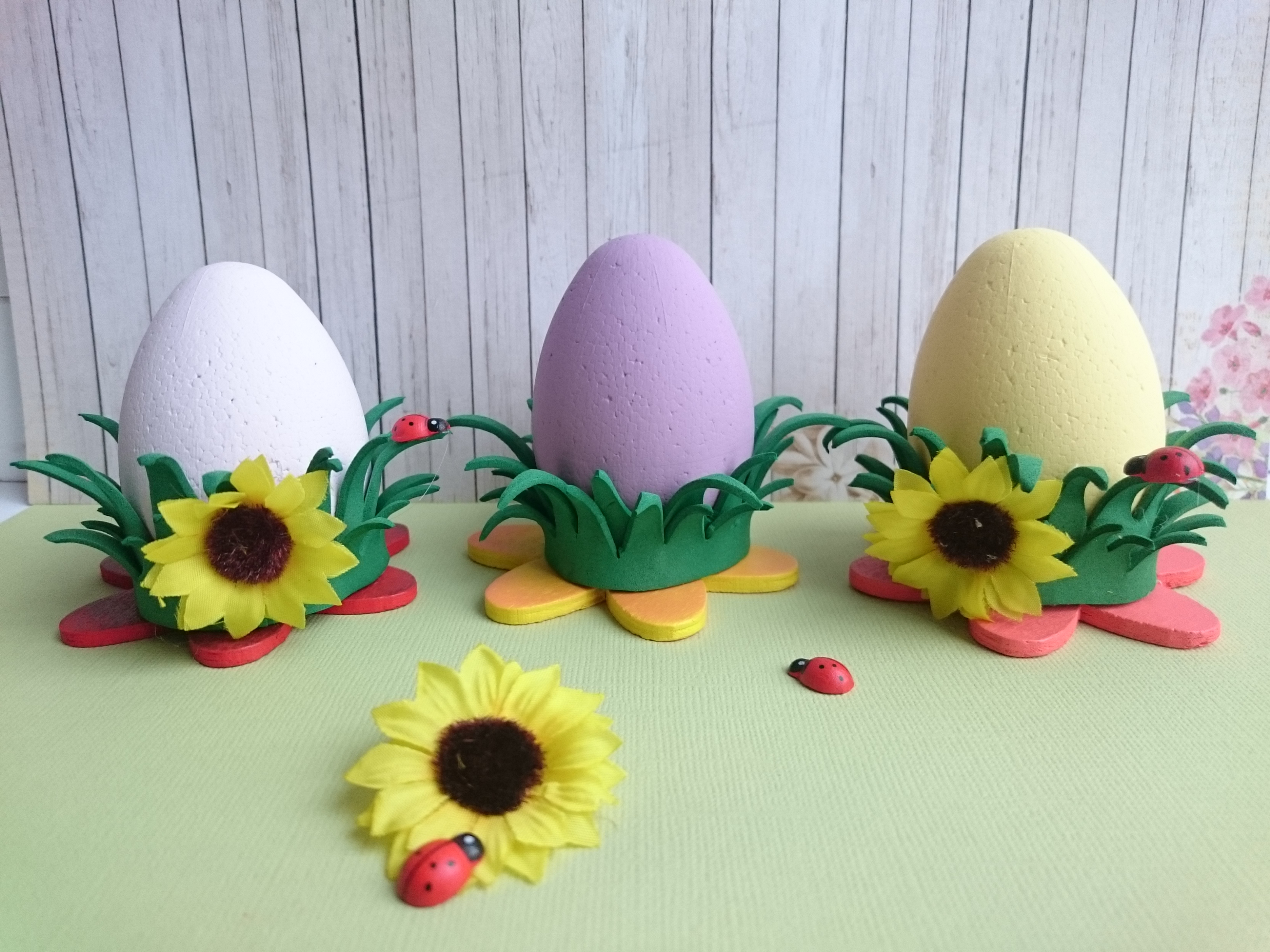 GNEZDA IZ PENASTE GUME