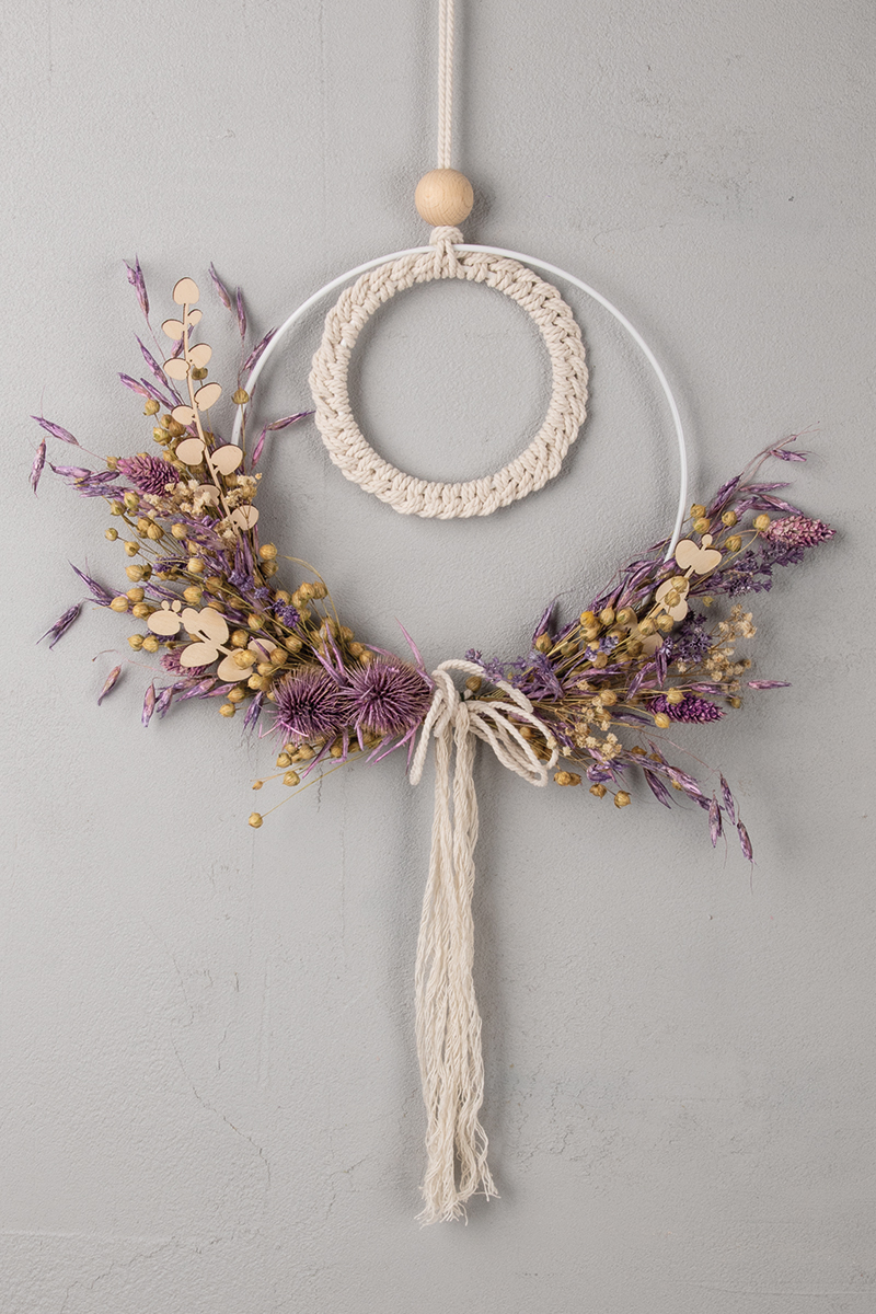 VENČEK S SUHIM CVETJEM IN MAKRAME TEHNIKI