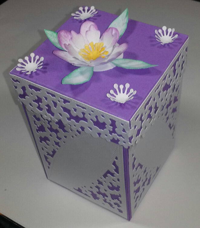 DEKORATIVNA DARILNA ŠKATLICA