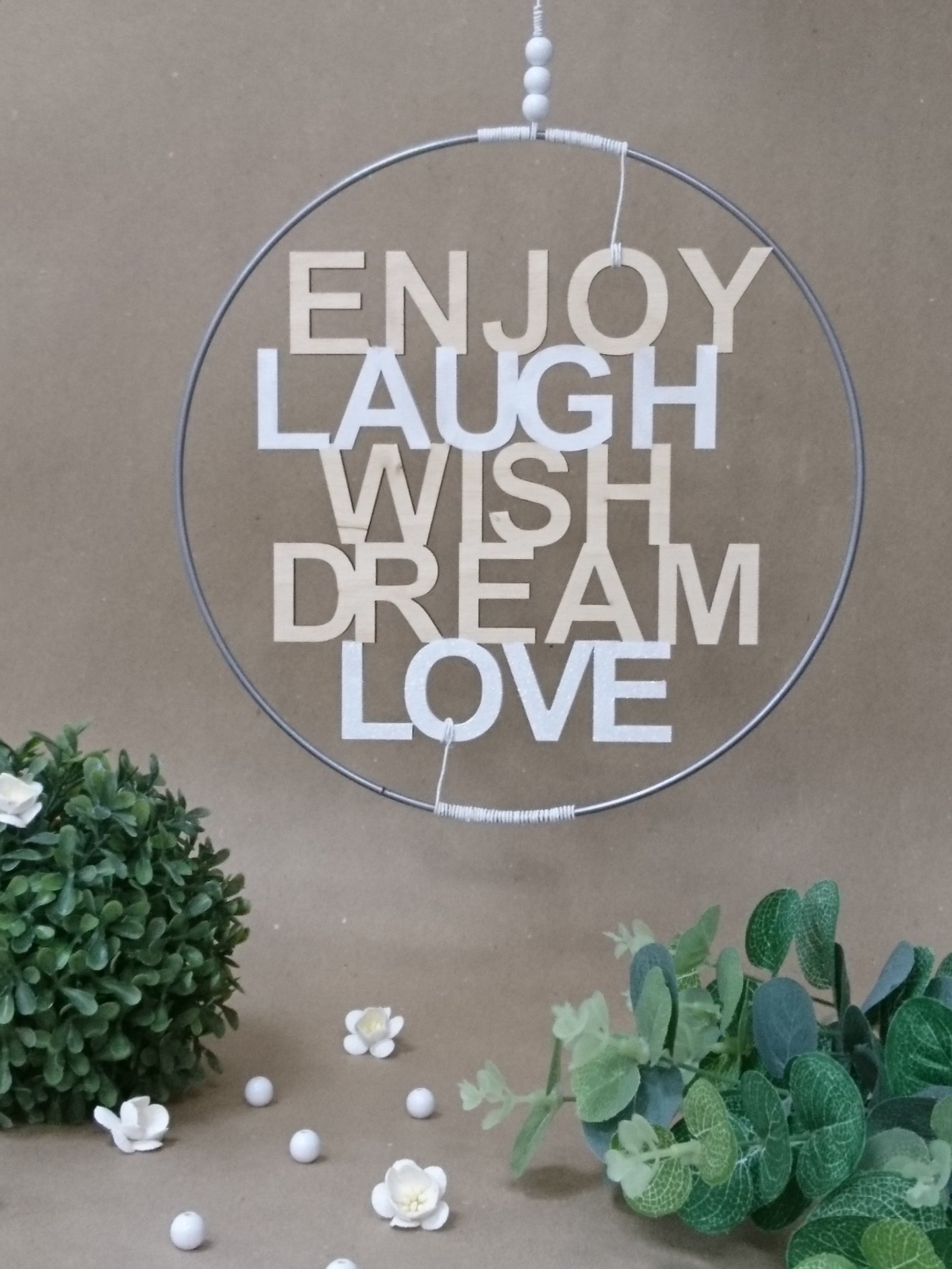 OBROČ Z LESENIM NAPISOM