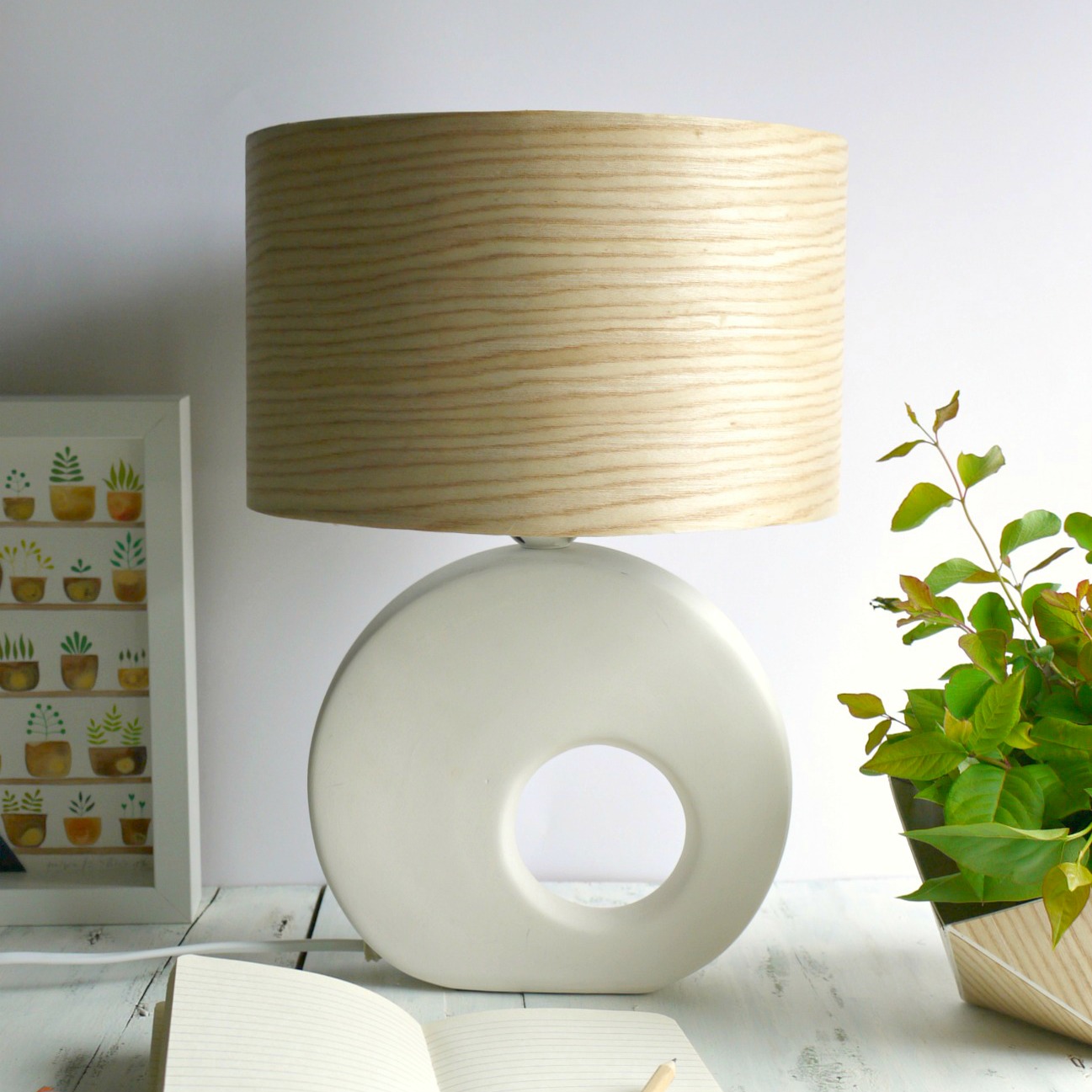 SENČNIK ZA LUČI OKRAŠEN S TKANINO IZ  FURNIRJA