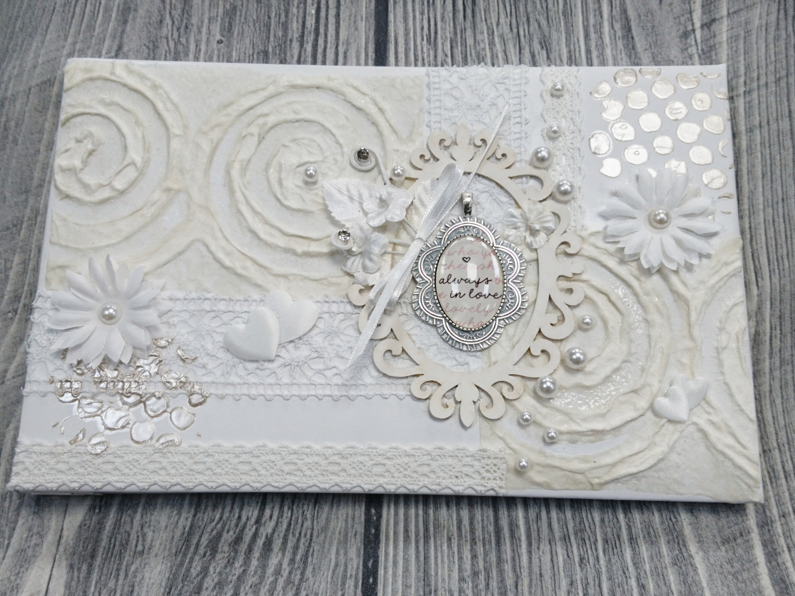 POROČNI FOTOALBUM, Okrašena naslovnica v mixed media tehniki